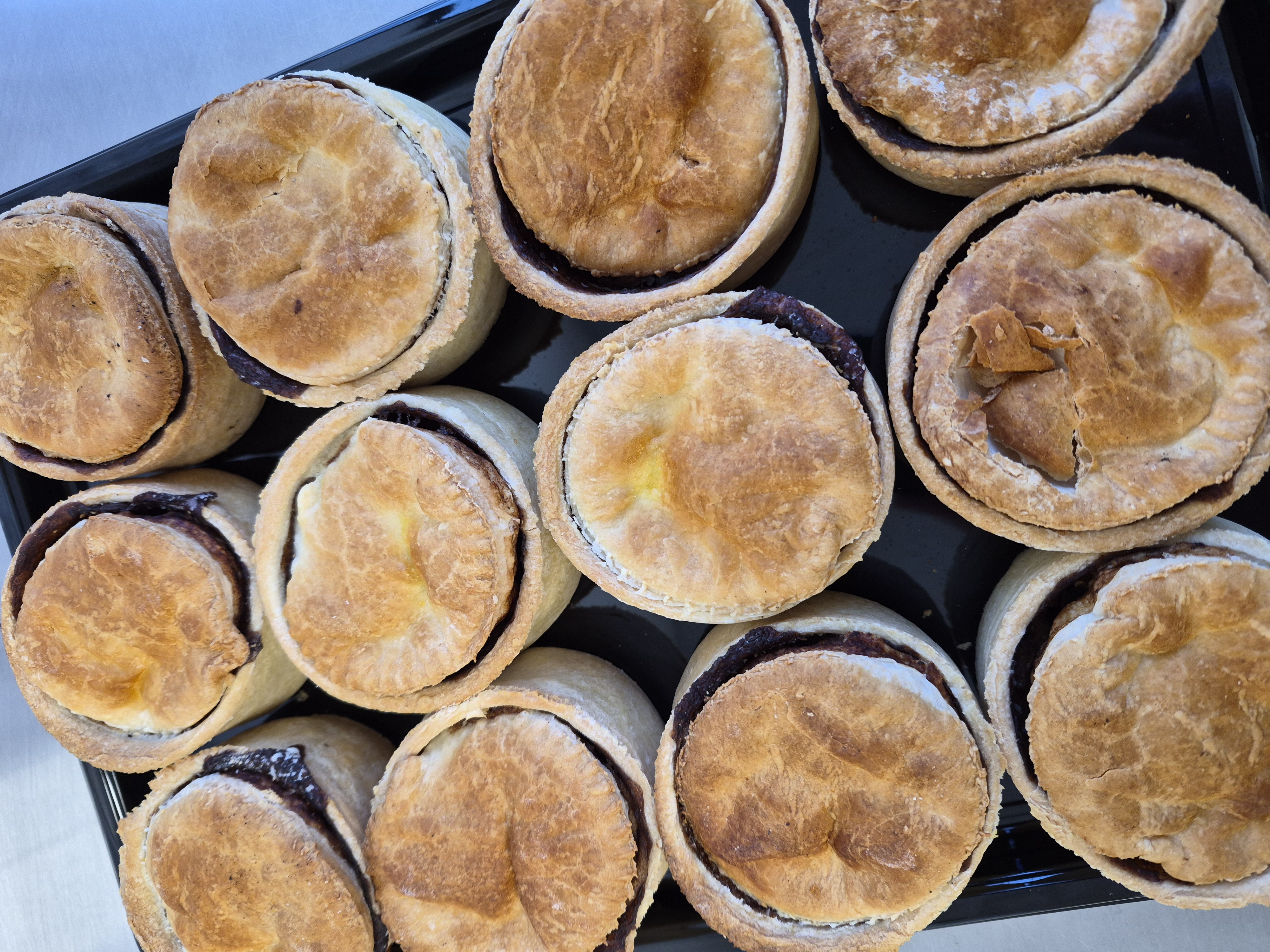 Mini Steak and Gravy Pies (12 pieces)